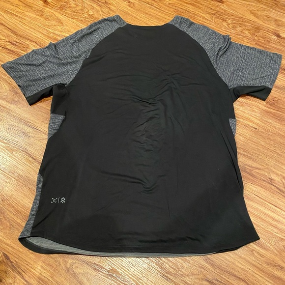 lululemon x Barry’s Men’s Shirt - Picture 2 of 2